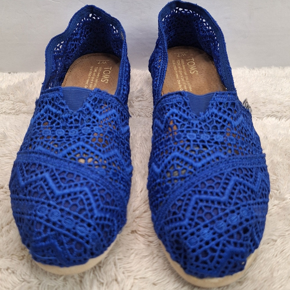 TOMS Women's Crochet Classics Slip-On - Royal Blue